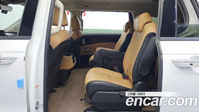 Kia Canival 2023 — photo 17