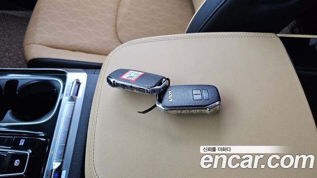 Kia Canival 2023 — photo 36