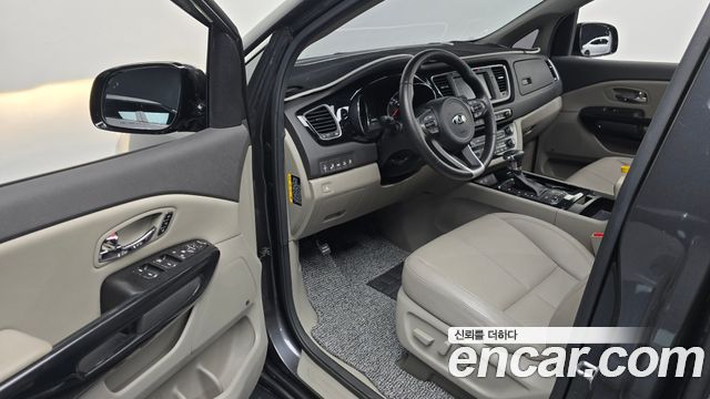 Kia Canival 2018 — photo 13