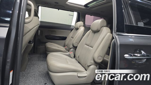 Kia Canival 2018 — photo 17