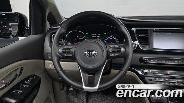Kia Canival 2018 — photo 18