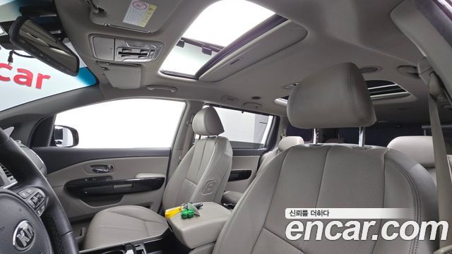 Kia Canival 2018 — photo 25