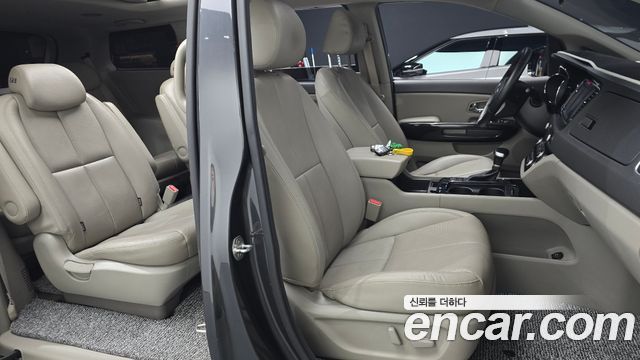 Kia Canival 2018 — photo 16