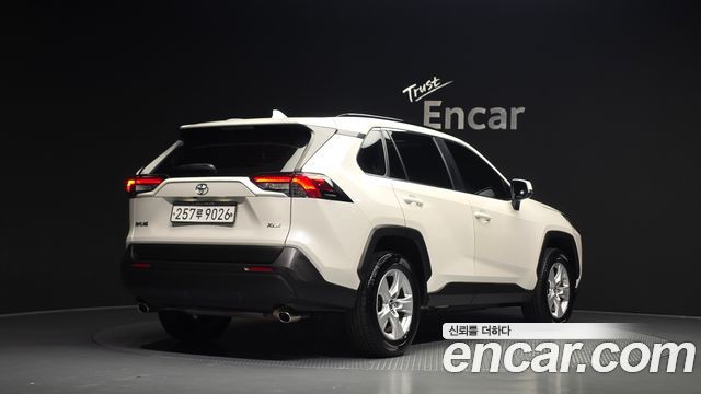 Toyota RAV4 2019 — photo 2