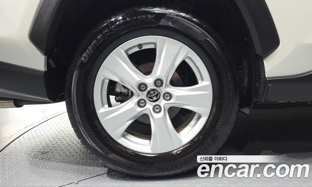 Toyota RAV4 2019 — photo 5