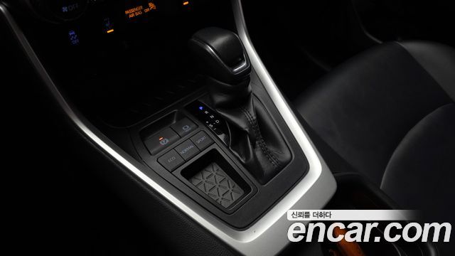 Toyota RAV4 2019 — photo 12