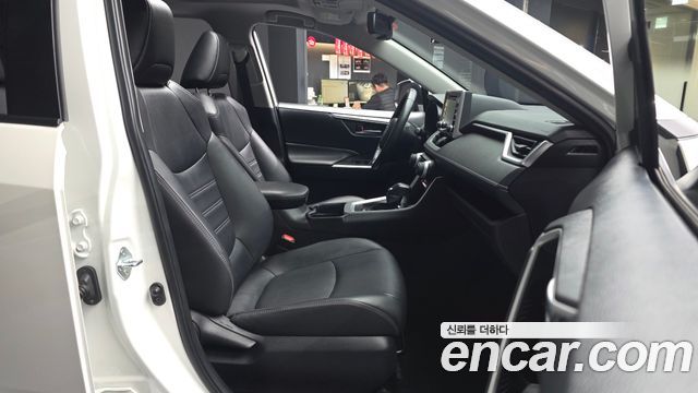 Toyota RAV4 2019 — photo 17