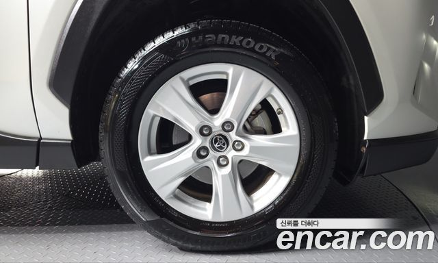 Toyota RAV4 2019 — photo 7