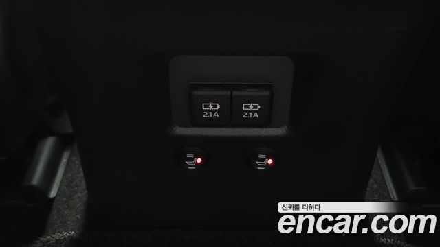 Toyota RAV4 2019 — photo 31