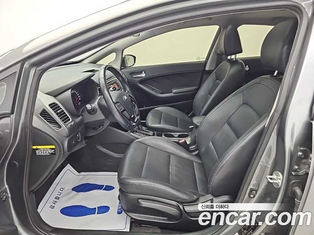 Kia K3 2016 — photo 11