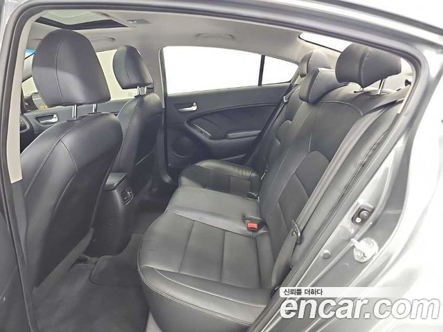 Kia K3 2016 — photo 12