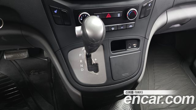 Hyundai Starex 2017 — photo 9
