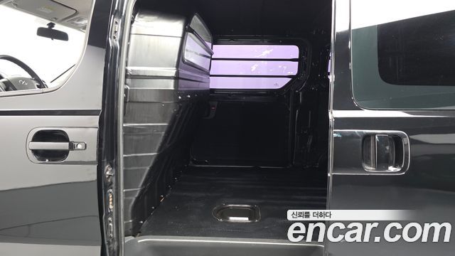 Hyundai Starex 2017 — photo 11