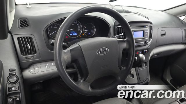 Hyundai Starex 2017 — photo 13