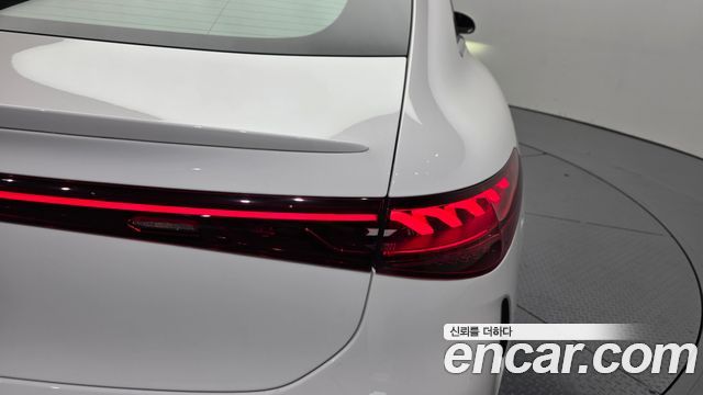 Mercedes-Benz EQS 2022 — photo 9
