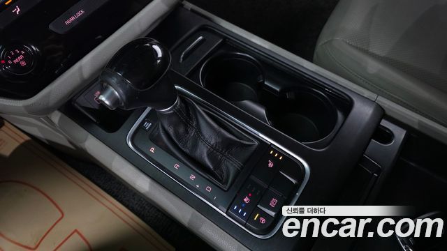 Kia Canival 2015 — photo 9