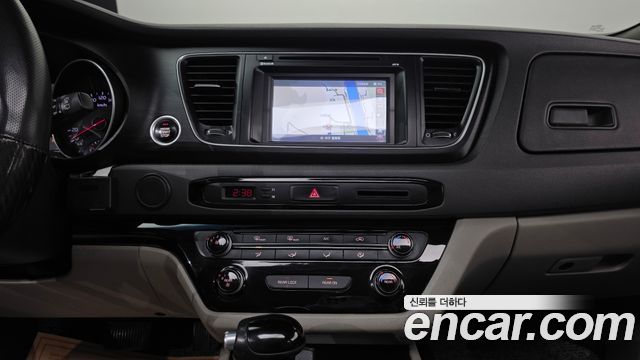 Kia Canival 2015 — photo 13