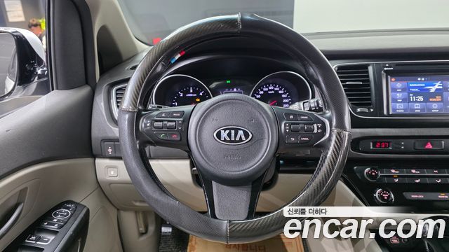Kia Canival 2015 — photo 14