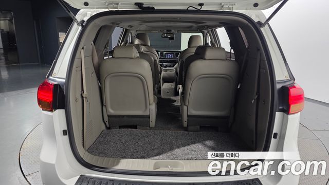 Kia Canival 2015 — photo 18