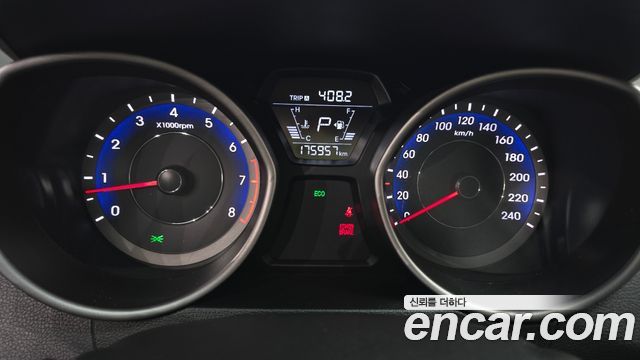 Hyundai AVANTE 2015 — photo 11