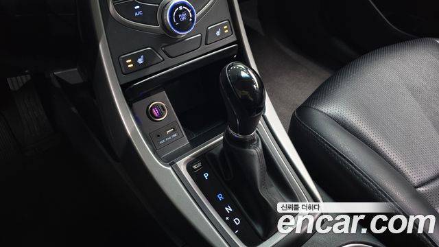 Hyundai AVANTE 2015 — photo 12