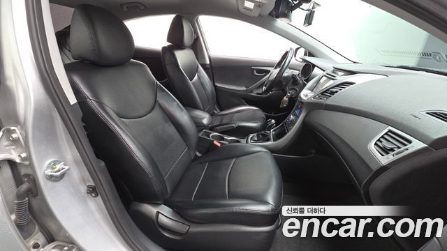Hyundai AVANTE 2015 — photo 16