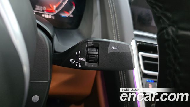 BMW 8-Series 2020 — photo 16