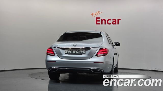 Mercedes-Benz E-Class 2017 — photo 4
