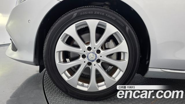 Mercedes-Benz E-Class 2017 — photo 5