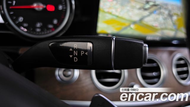Mercedes-Benz E-Class 2017 — photo 9