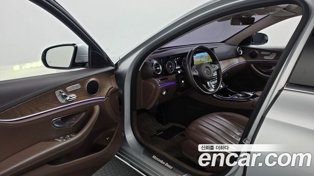 Mercedes-Benz E-Class 2017 — photo 10
