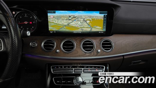 Mercedes-Benz E-Class 2017 — photo 13
