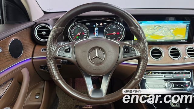 Mercedes-Benz E-Class 2017 — photo 14