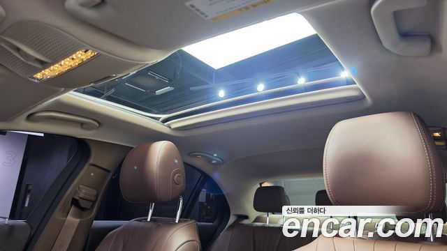 Mercedes-Benz E-Class 2017 — photo 16