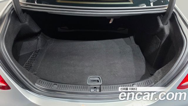 Mercedes-Benz E-Class 2017 — photo 18