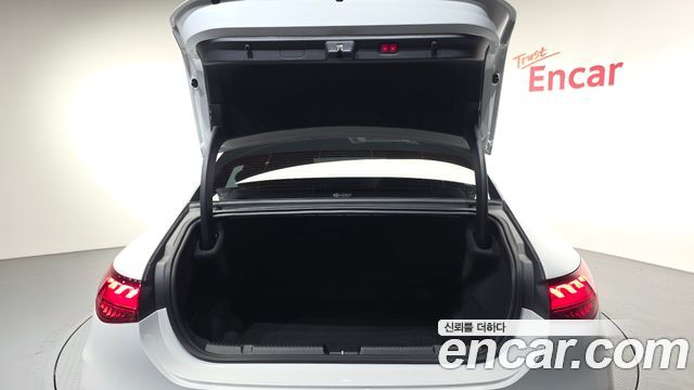 Mercedes-Benz EQE 2023 — photo 24