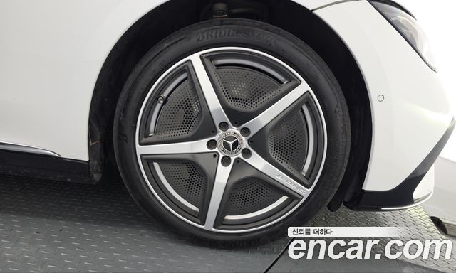 Mercedes-Benz EQE 2023 — photo 7