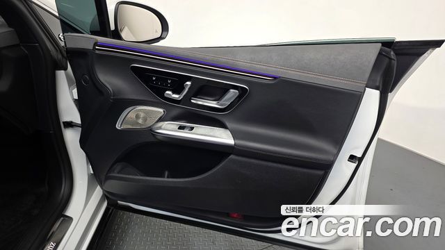 Mercedes-Benz EQE 2023 — photo 14