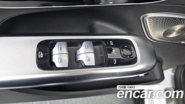 Mercedes-Benz EQE 2023 — photo 28