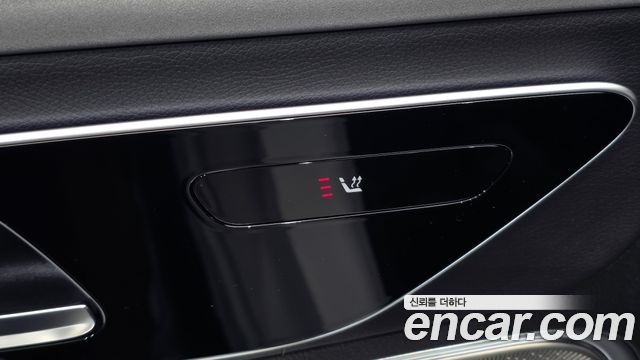 Mercedes-Benz EQE 2023 — photo 31