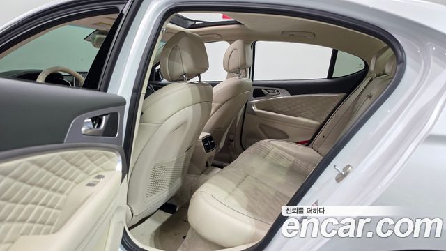 Genesis G70 2020 — photo 17