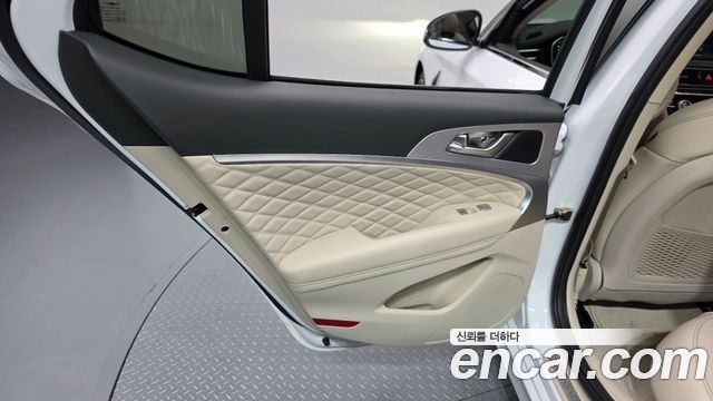 Genesis G70 2020 — photo 15