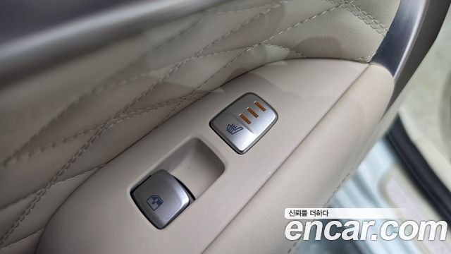 Genesis G70 2020 — photo 27