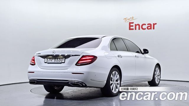 Mercedes-Benz E-Class 2017 — photo 2
