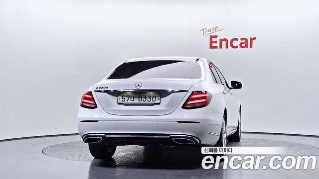 Mercedes-Benz E-Class 2017 — photo 4