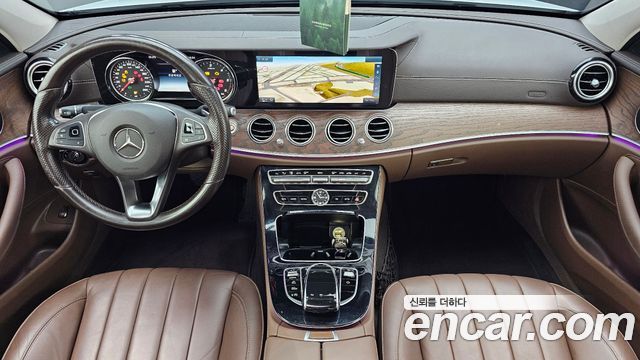 Mercedes-Benz E-Class 2017 — photo 7