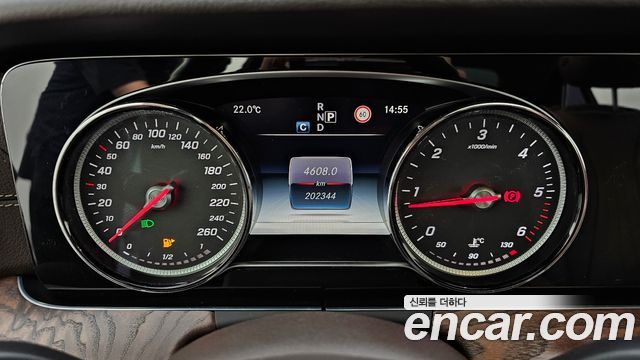 Mercedes-Benz E-Class 2017 — photo 8