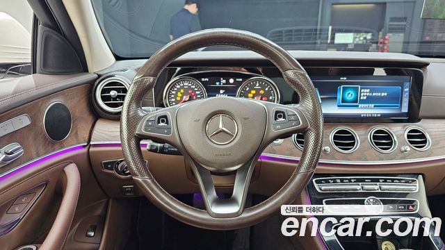 Mercedes-Benz E-Class 2017 — photo 13