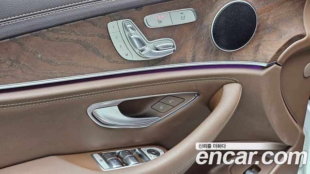 Mercedes-Benz E-Class 2017 — photo 17