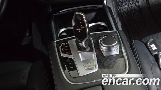 BMW 7-Series 2018 — photo 9